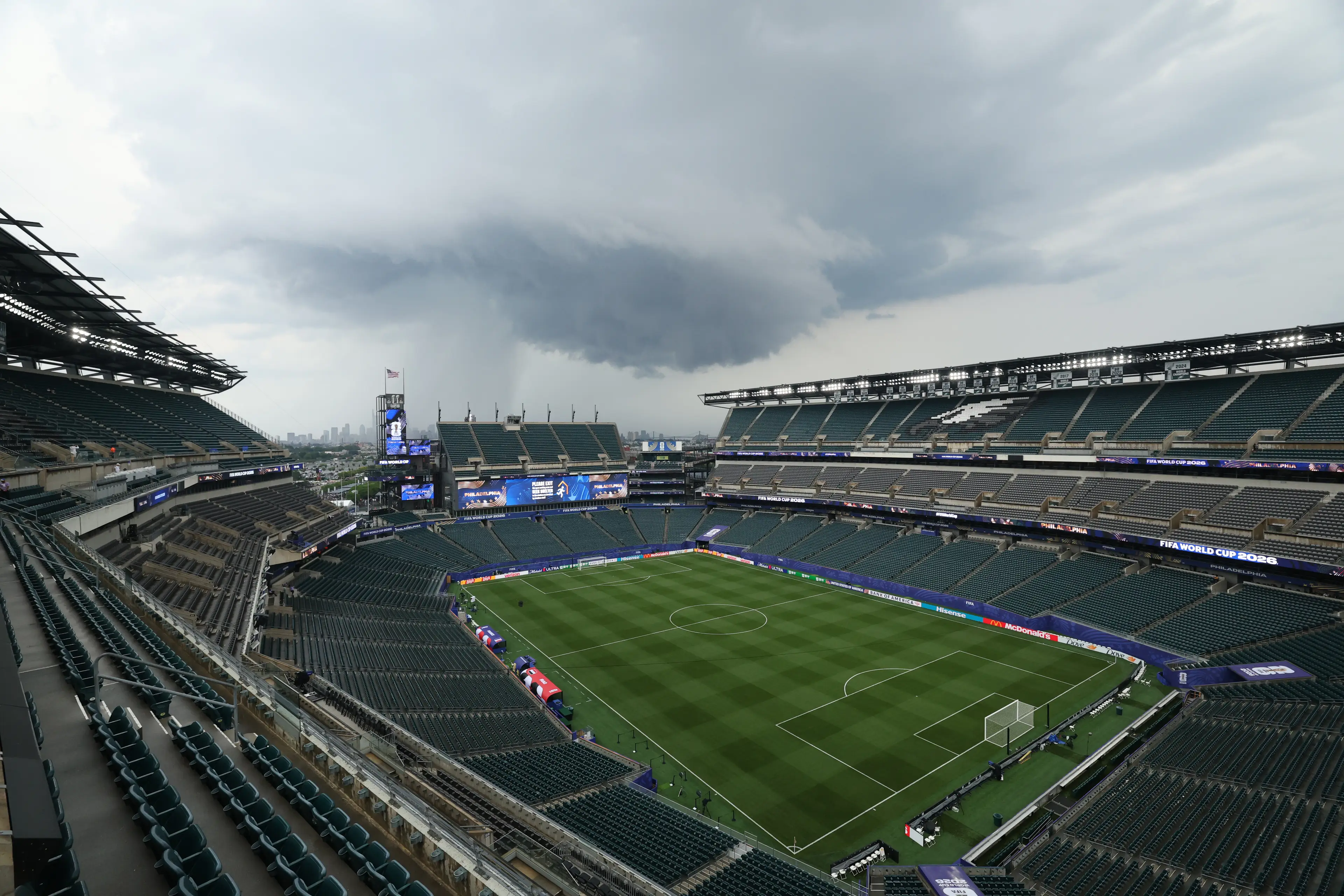 Stormy skies in Philadelphia. (Photo by Darrian Traynor/Getty Images)