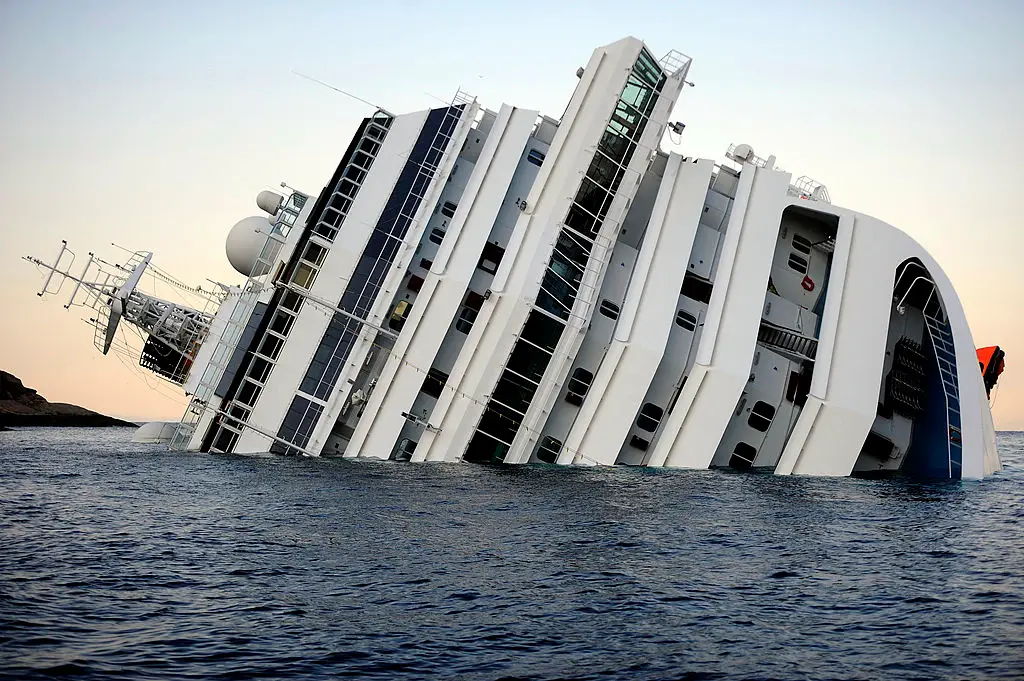 The ship began to sink (FILIPPO MONTEFORTE/AFP via Getty Images)