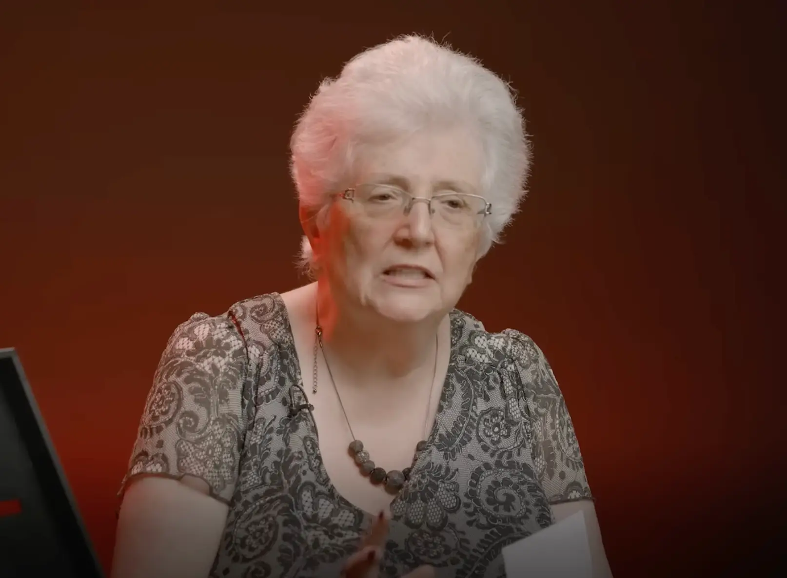 She started escorting to help pay the bills (LADbible)