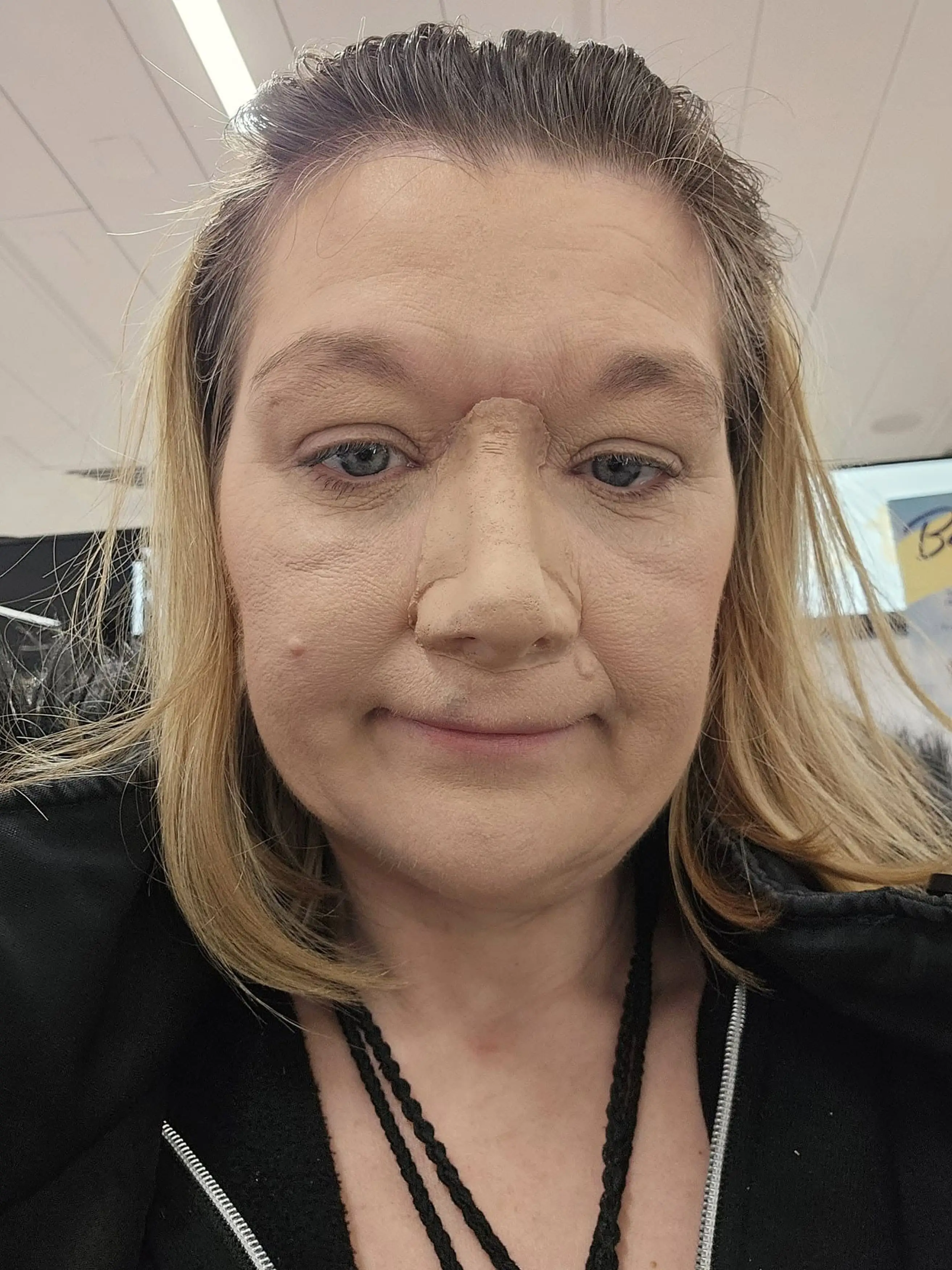 Ellen tried out a prosthetic nose (Kennedy News and Media) 