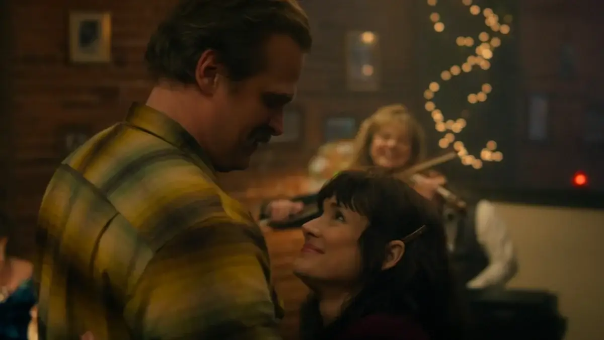 Joyce and Hopper also get engaged in the finale (Netflix)
