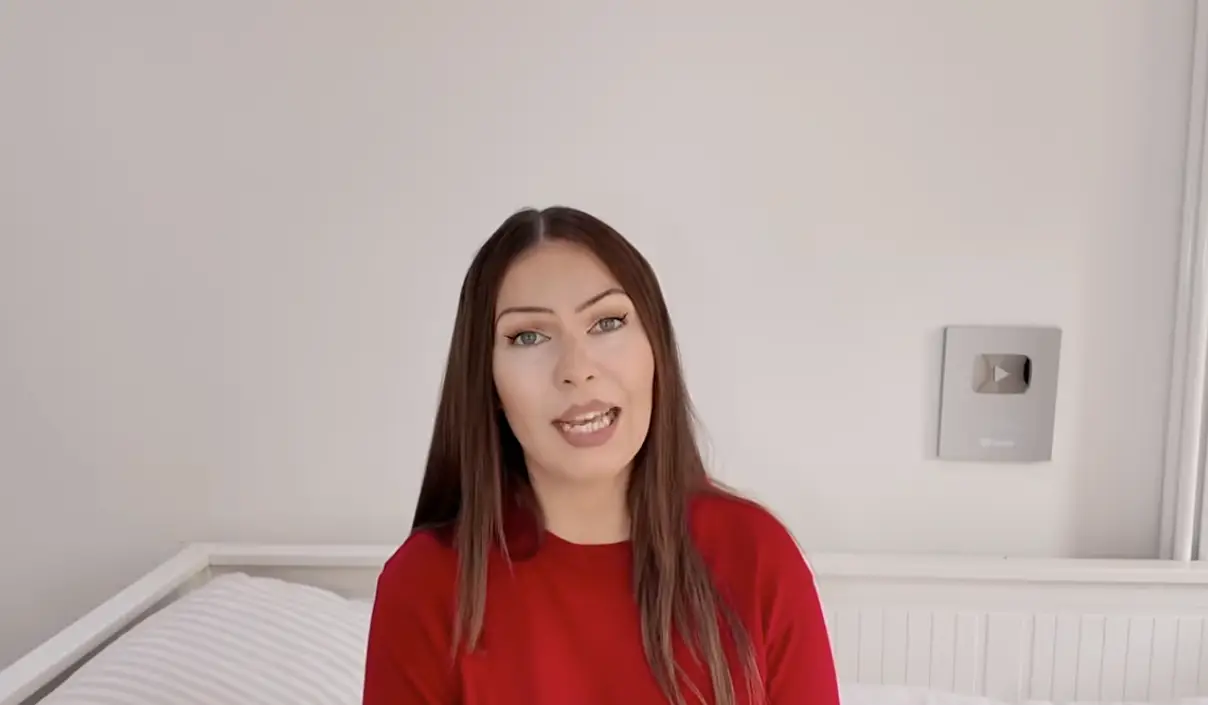 Lucy has explained what really happens when someone dies on a cruise (@‌cruisingascrew / YouTube)