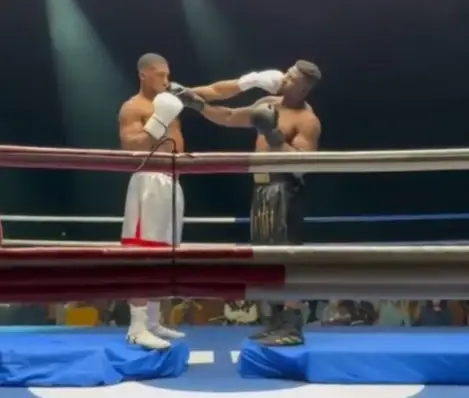 Could this be a sign the fight is scripted? Nope.