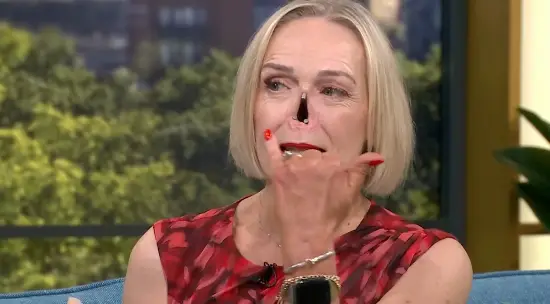 Jayne showed how her noses simply clip on (This Morning/ITV)