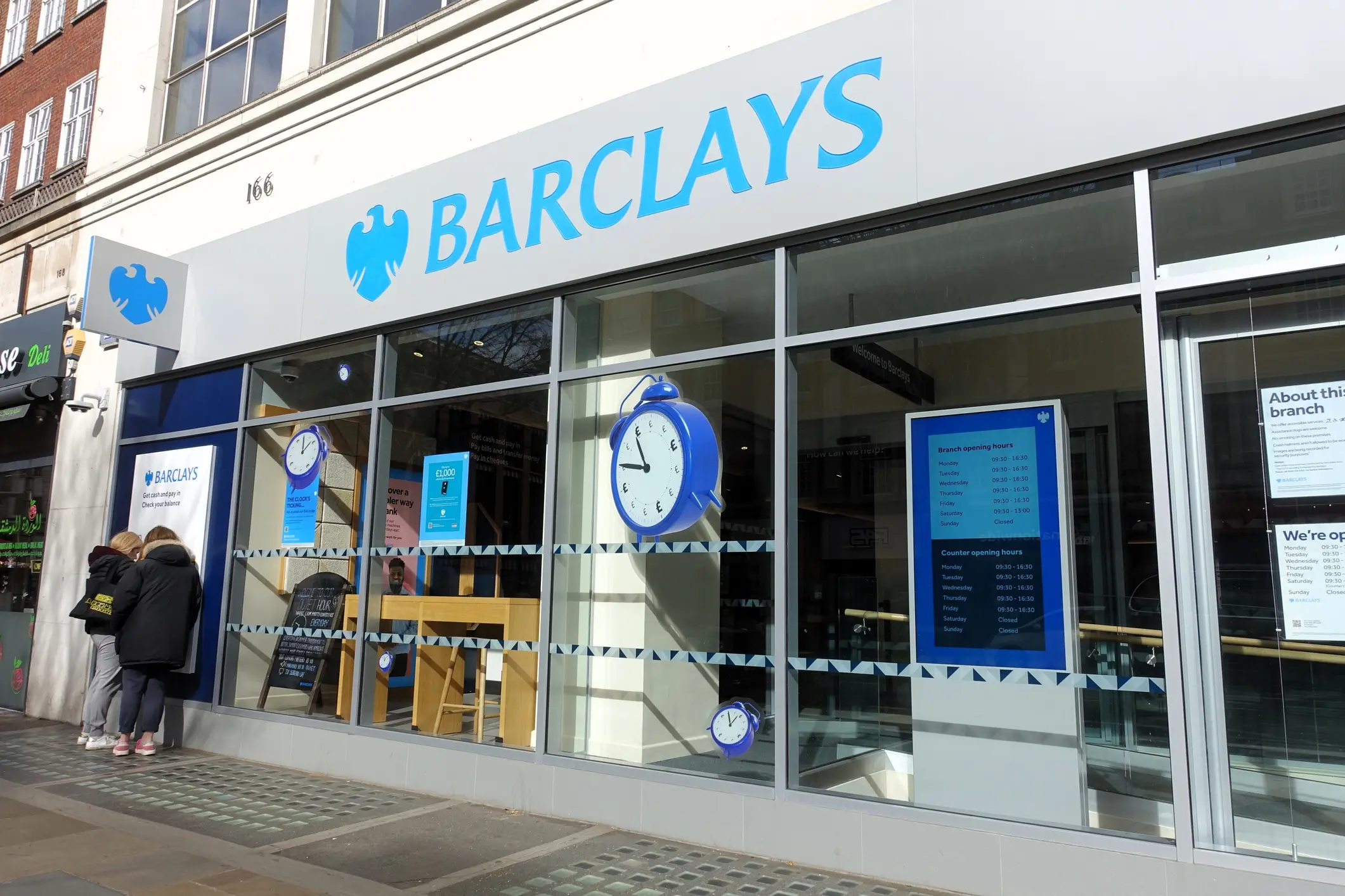 Switching to Barclays could earn you a tidy sum (Getty Stock)