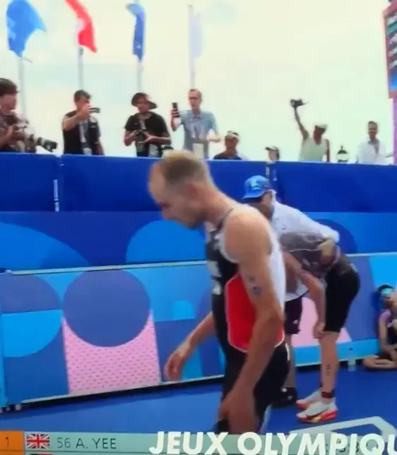 Mislawchuk vomited after the event (X/@TwDead95)