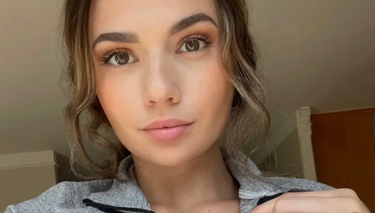 Katlyn Brooks, 28, could have suffered an 'internal decapitation' if she made one wrong move (GoFundMe)