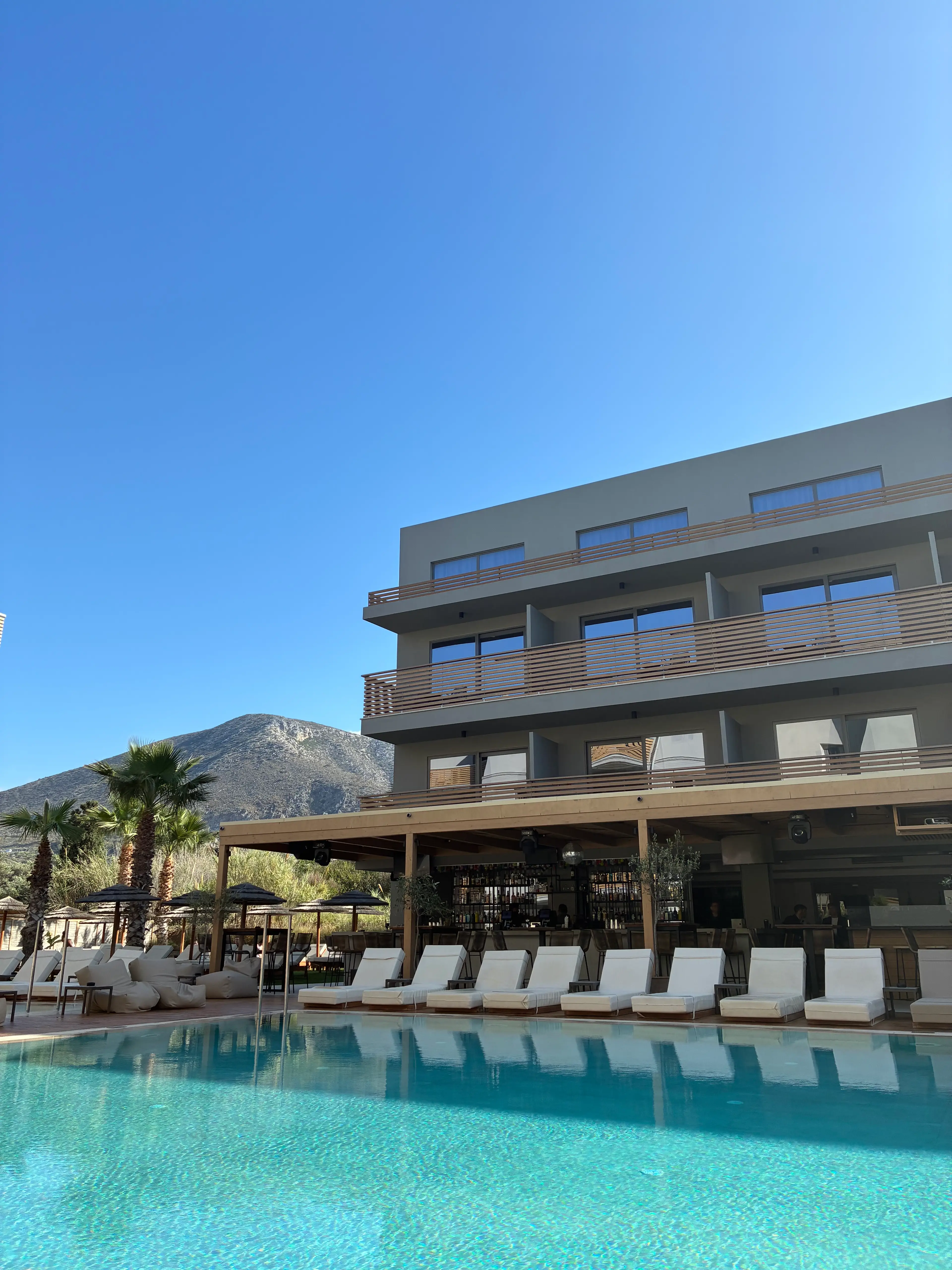 The pool view is certainly something... (LADbible)