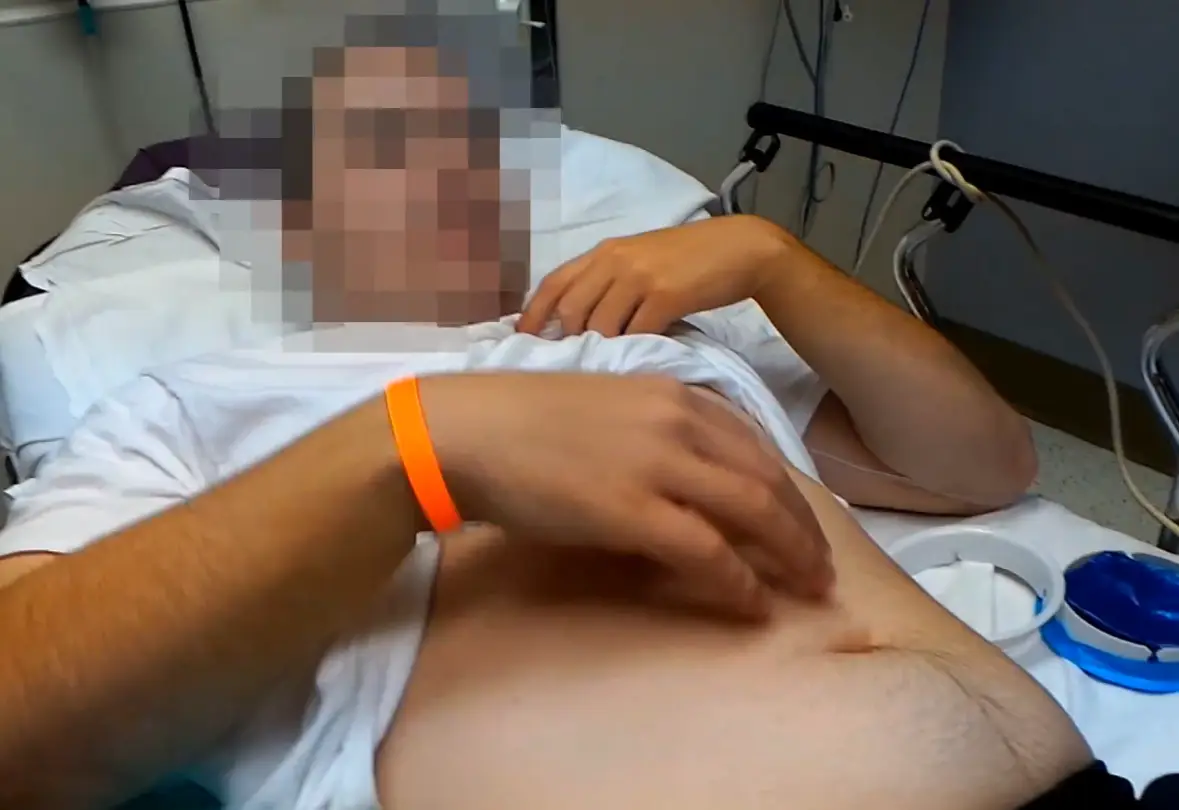The man said he had 'agony around the stomach' (YouTube/@‌lmellick)