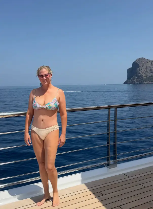 Schumer poses in a bikini (Instagram/amyschumer)