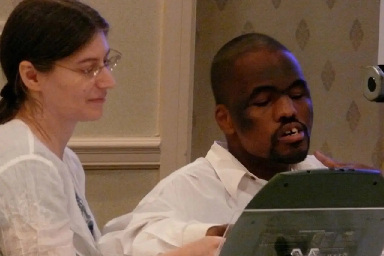 Anna working with Derrick. (Netflix)