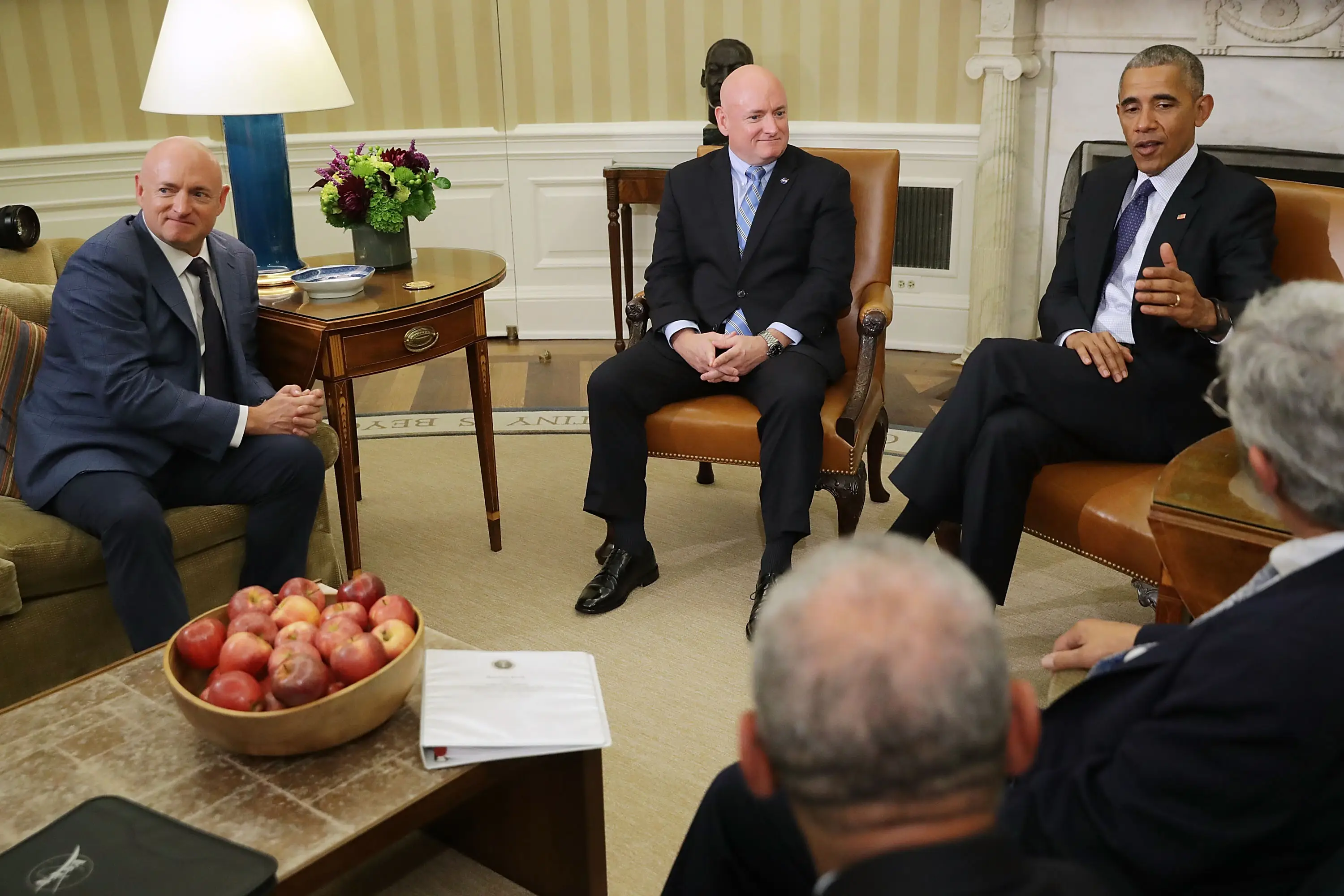 President Barack Obama with the Kelly twins (Chip Somodevilla/Getty Images)