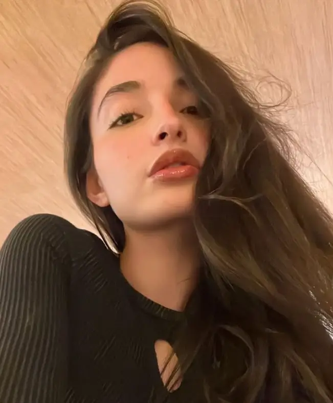 Emily Willis (Instagram / emilywillisx3)