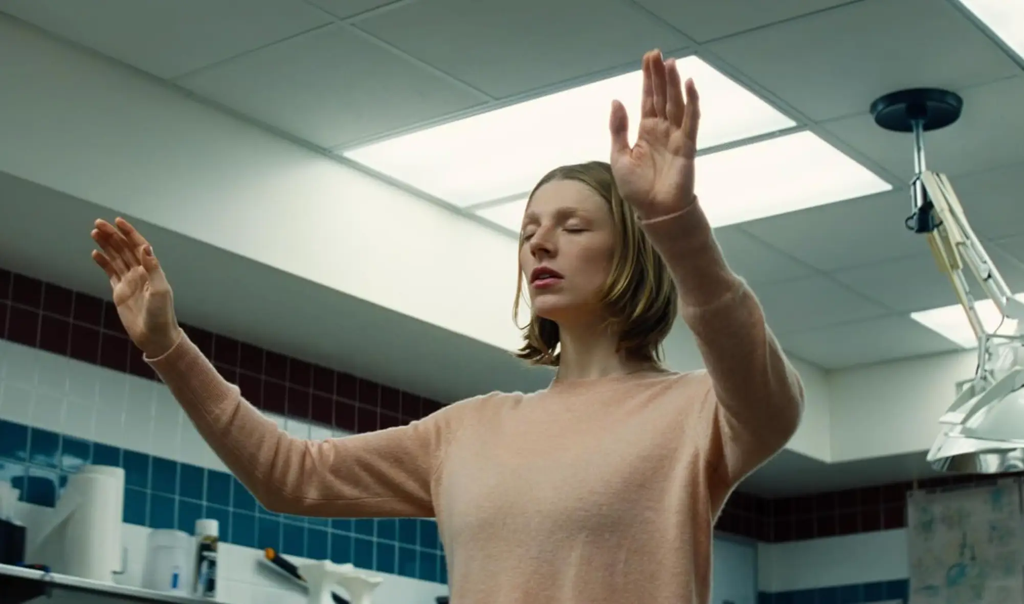 Hunter Schafer has a brief but brilliant role in the film. (Searchlight Pictures)