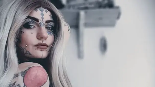 Children Don't Recognise Mum After She Has Over 40 Tattoos Covered Up For Experiment