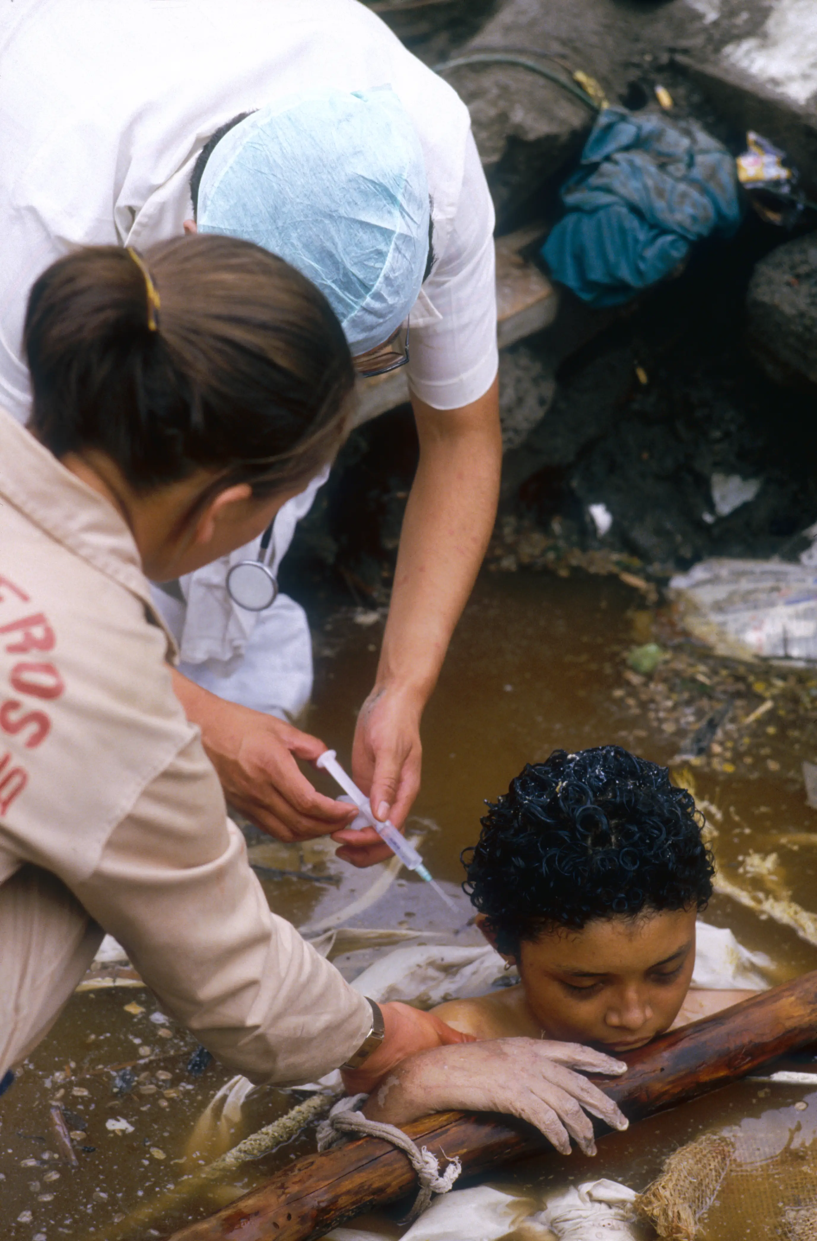 Little could be done to help Omayra Sánchez (Jacques Langevin/Sygma/Sygma via Getty Images)