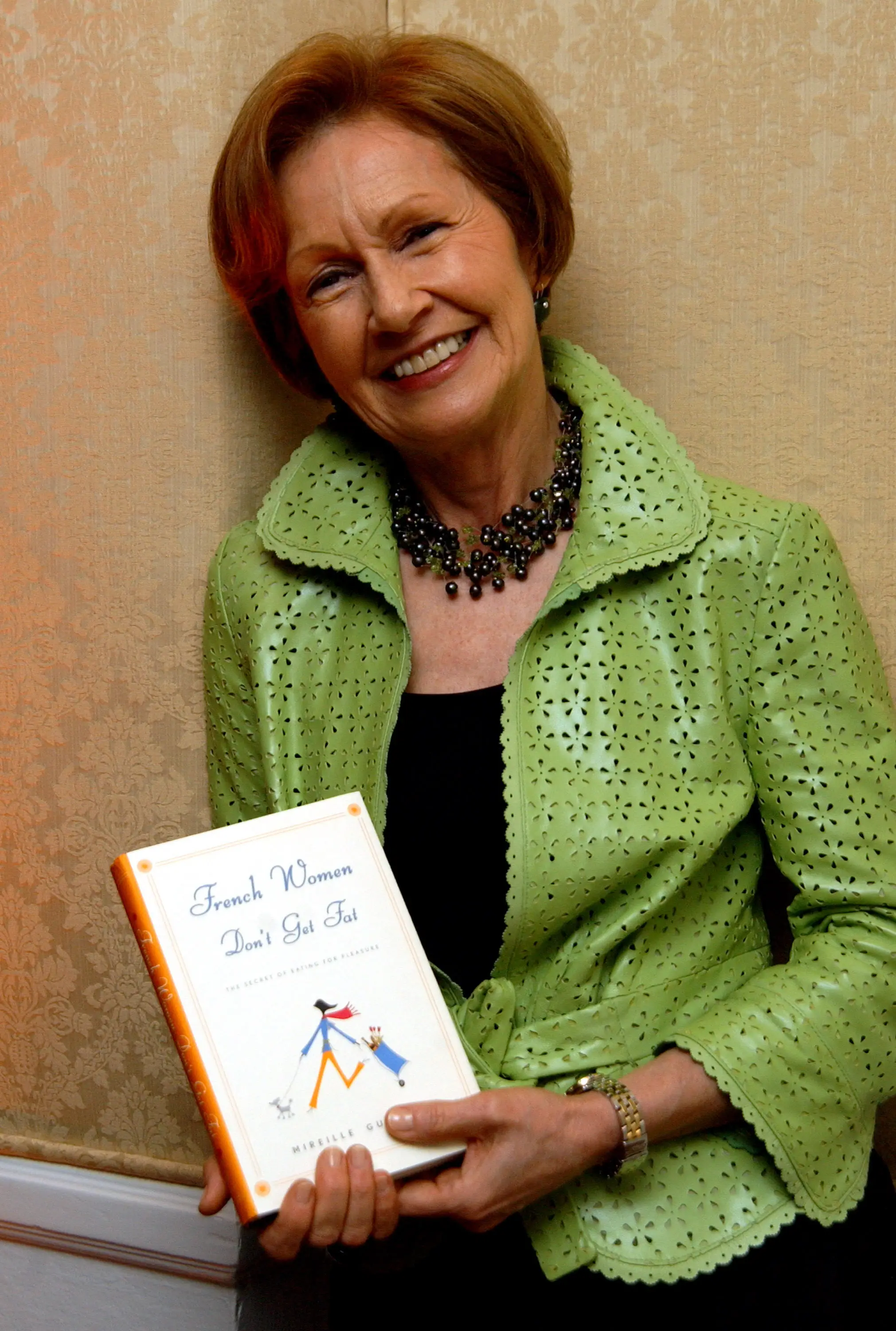 An actor gifted Robbie a copy of Mireille Guiliano's best-selling book (Mike Guastella/WireImage)