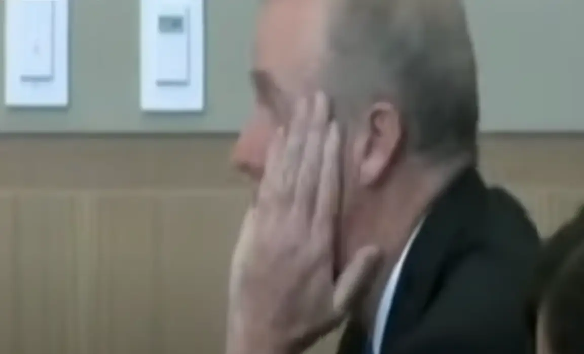 The Wall Street broker could be seen putting something into his mouth (YouTube/ABC15 Arizona)