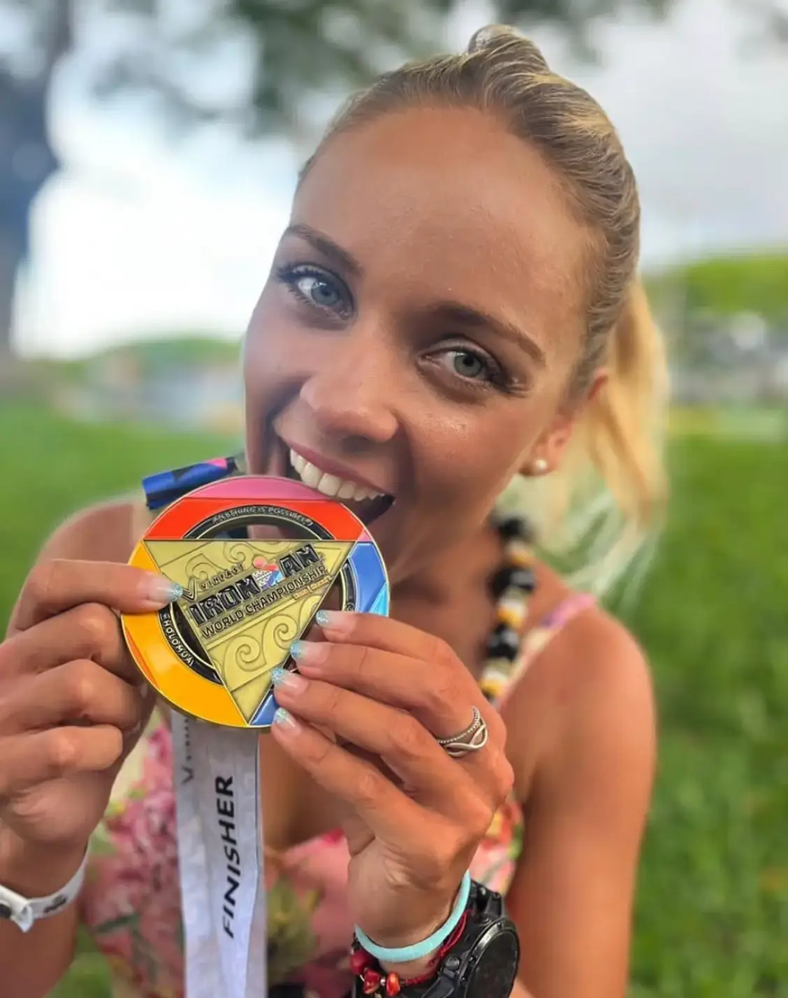 Fitness influencer Mara Flávia disappeared under the water during the swimming portion of a Triathlon (Instagram/@Mara Flávia)