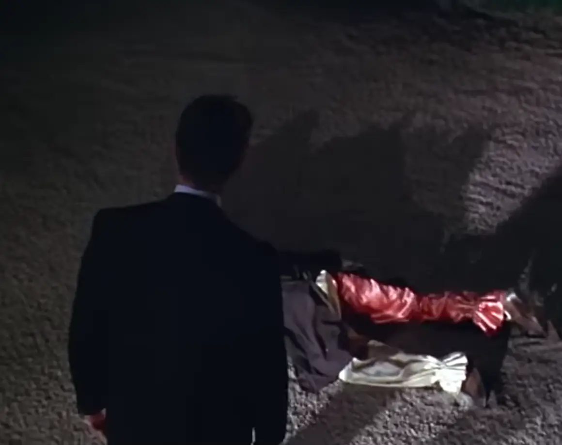 It doesn't look like they're having much fun. (PolyGram Films)