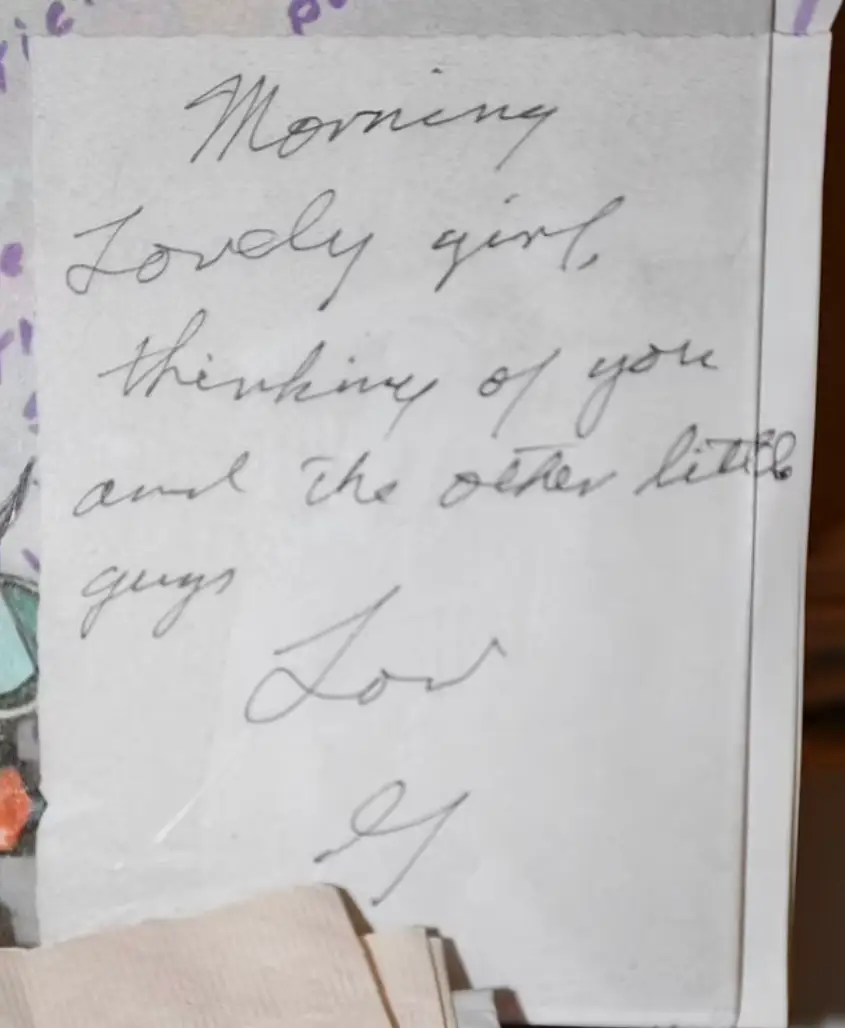 The actor, 95, used the same sweet sign off in the majority of the notes (Sante Fe Police Department)