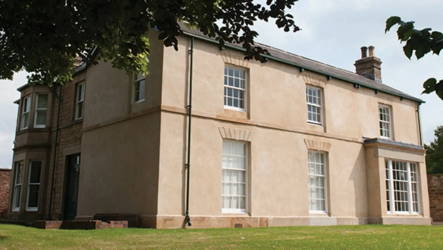 Houses must have the same colour doors, windows, and have symmetry (Wentworth Estate)