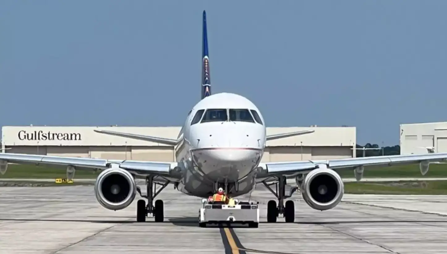 Two people have been left buried under the tarmac (Instagram/savhhiairport)