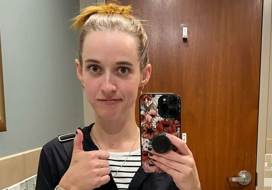 Jo revealed what feels like to have a stroke. (Instagram/@footlessjo)