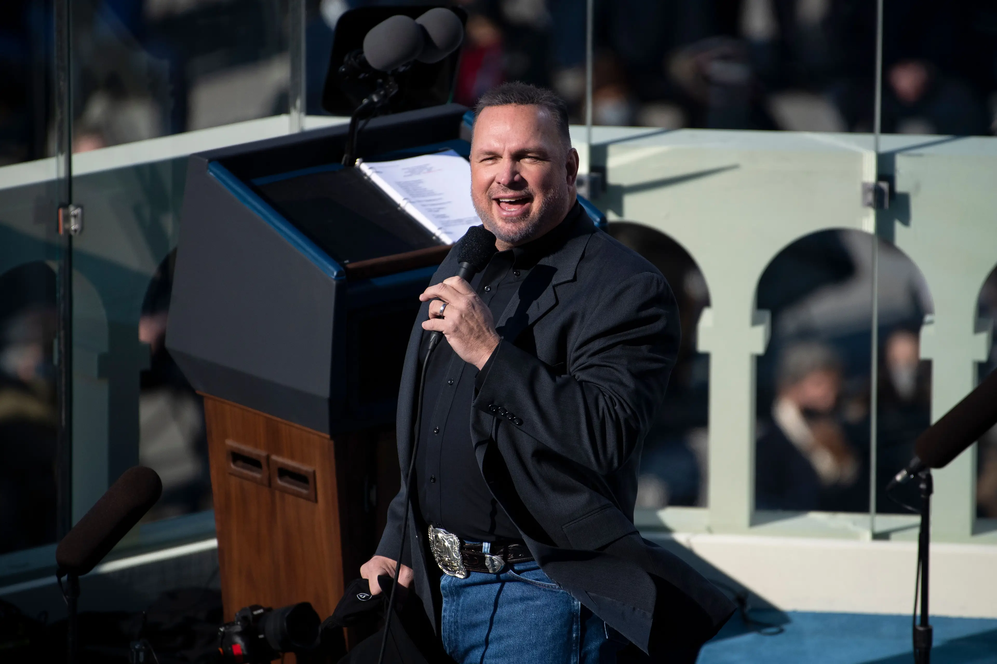 Garth Brooks has broke records in the US.