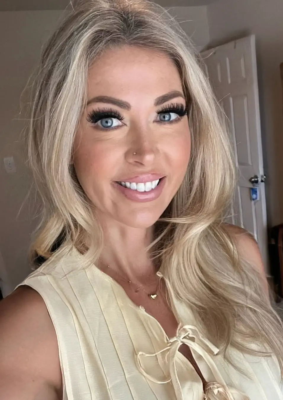 The hotwife also creates adult content (Instagram/hollyhotwifejones)