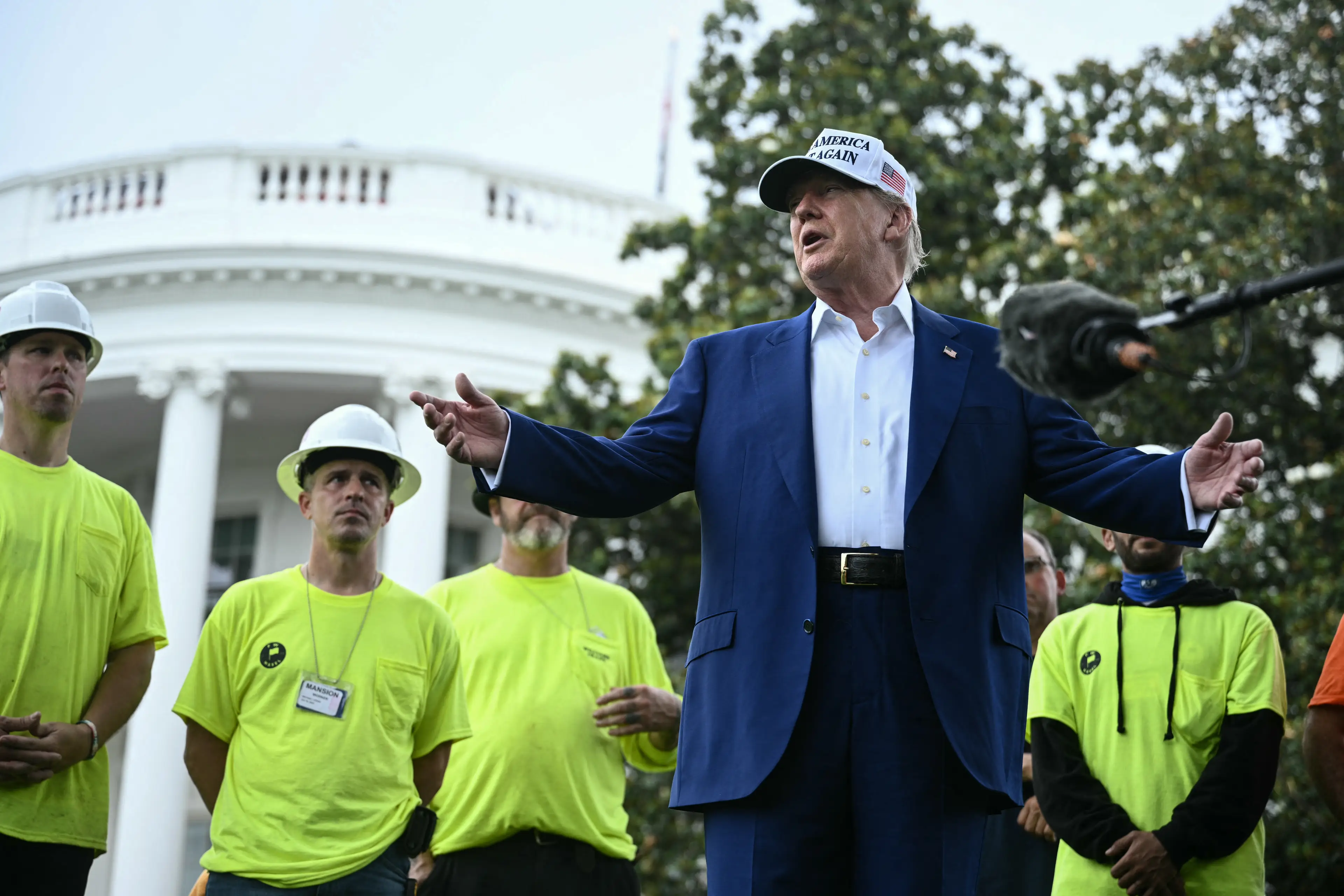 The president has been slammed for quizzing the workmen about their immigration status (BRENDAN SMIALOWSKI/AFP via Getty Images)