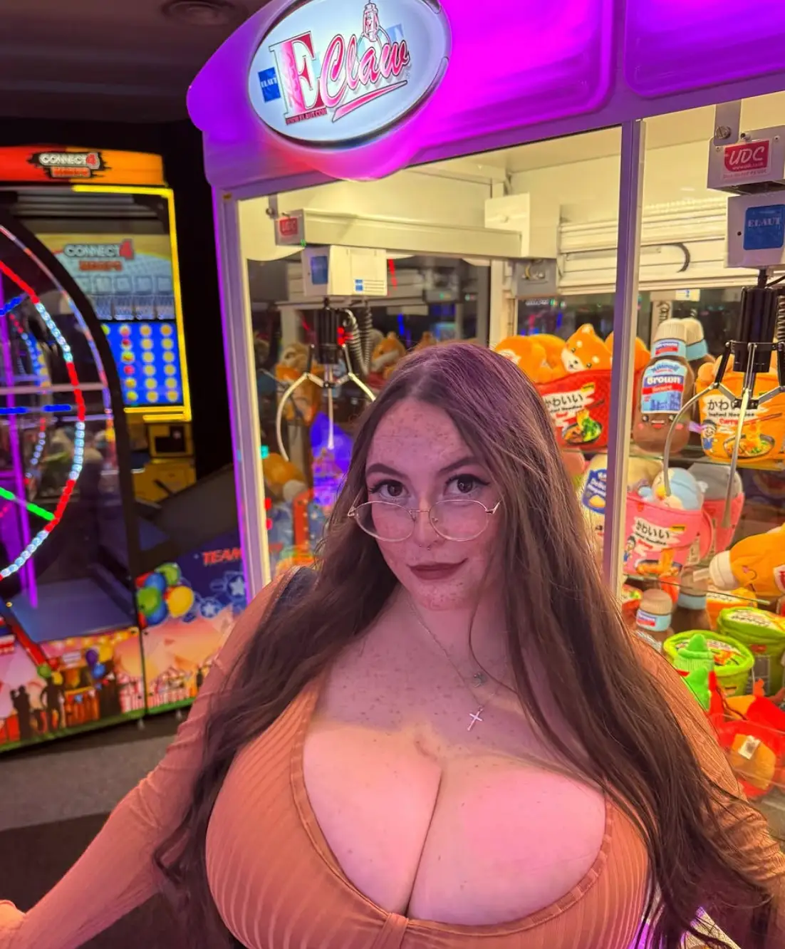 She's said it's 'impossible' to buy bras in her size (Instagram/@scotchdolly97)