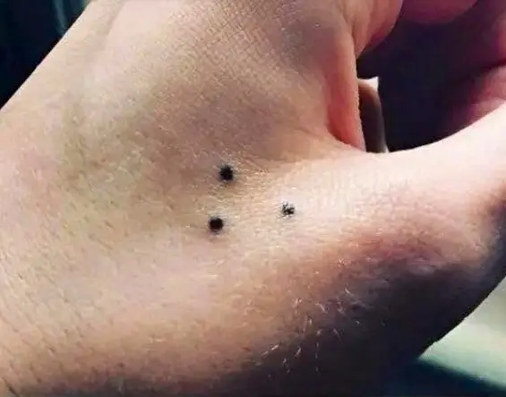 Three dots arranged in a triangle is linked to the criminal world in some countries (X)