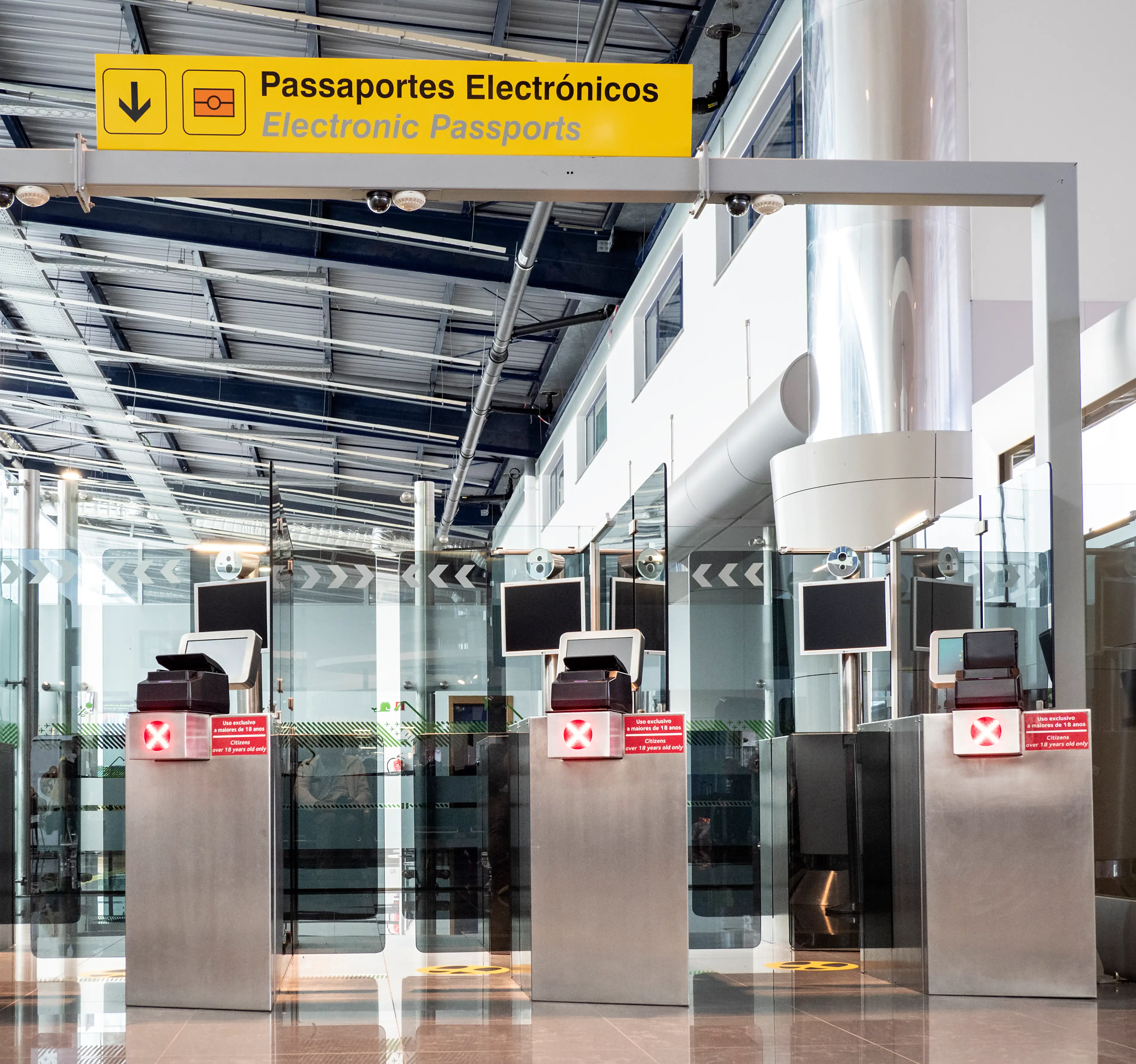 E-gates cut down queue times for holiday makers (Getty Stock)