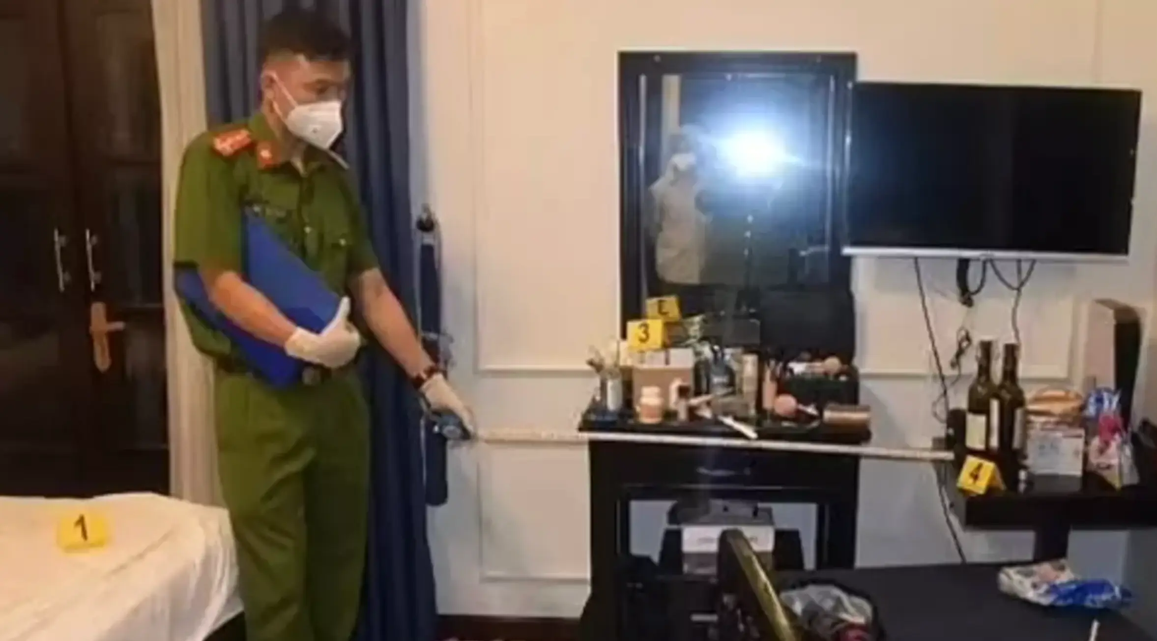 A harrowing photo of the couple's hotel room was released by authorities (Quangnam Provincial Police)