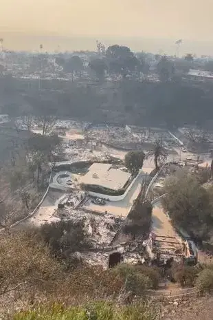 James Woods thought it was a 'miracle' that his house wasn't burnt to the ground (X/@RealJamesWoods)