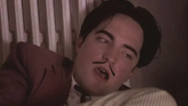 Robert Pattinson says he was forced to 'rub one out' for a sex scene because faking it didn't work.