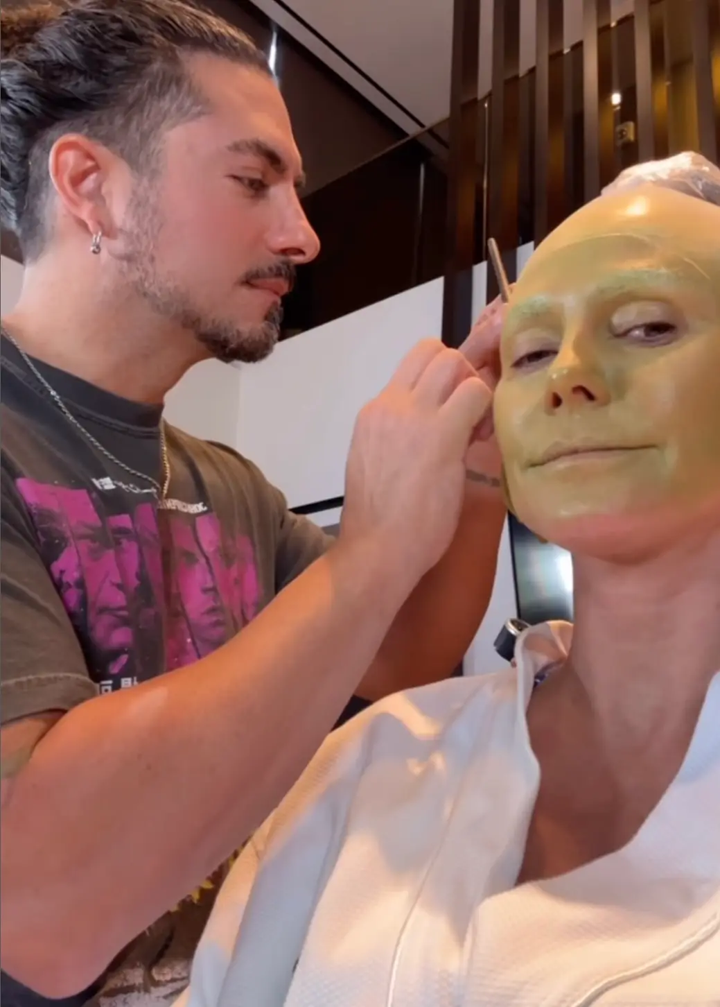 It took ten hours of hair and makeup to transform the supermodel into Medusa (Instagram/@heidiklum)