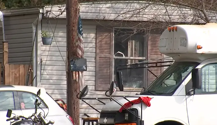 Police searched their Etna Township home to ‘discover deplorable living conditions and a bug infestation’ (YouTube/WBNS 10TV)