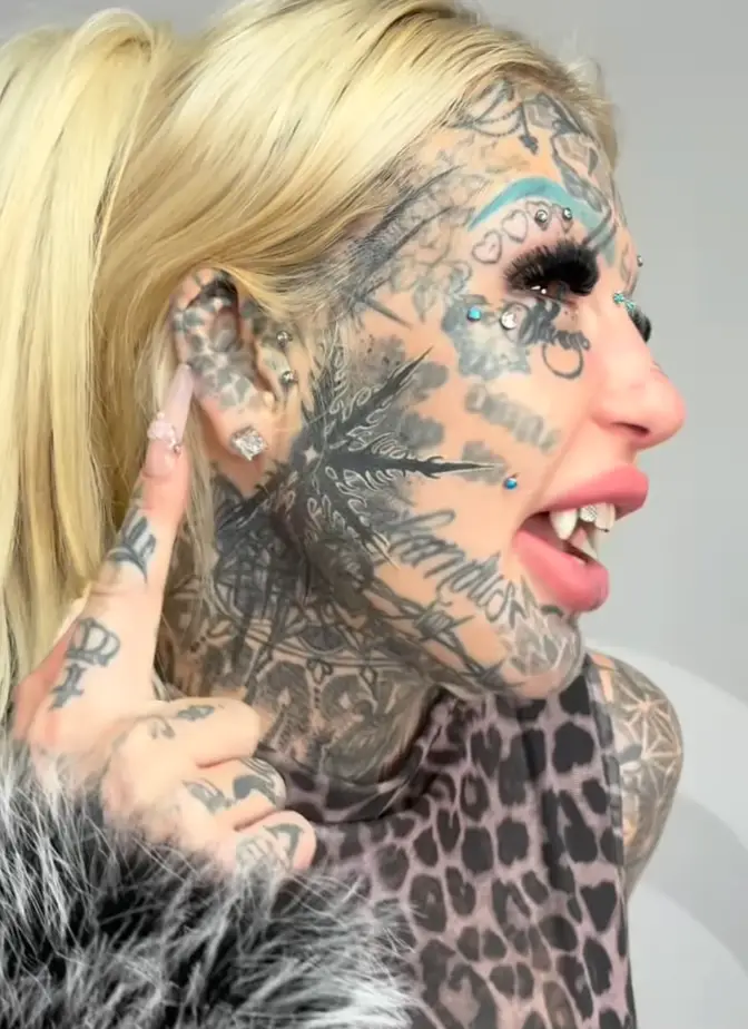 Her ear before the procedure. (amberluke.666/Instagram)
