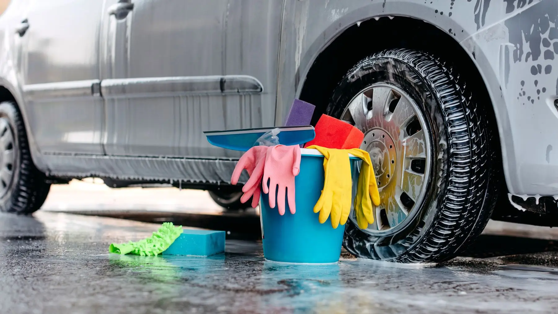 Time to clean cars the old-fashioned way (Dejan Marjanovic/Getty Images)