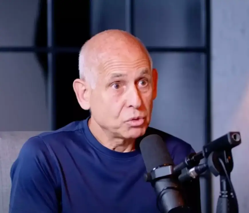 The surgeon described the teen's brain. (YouTube/ The Diary of A CEO)