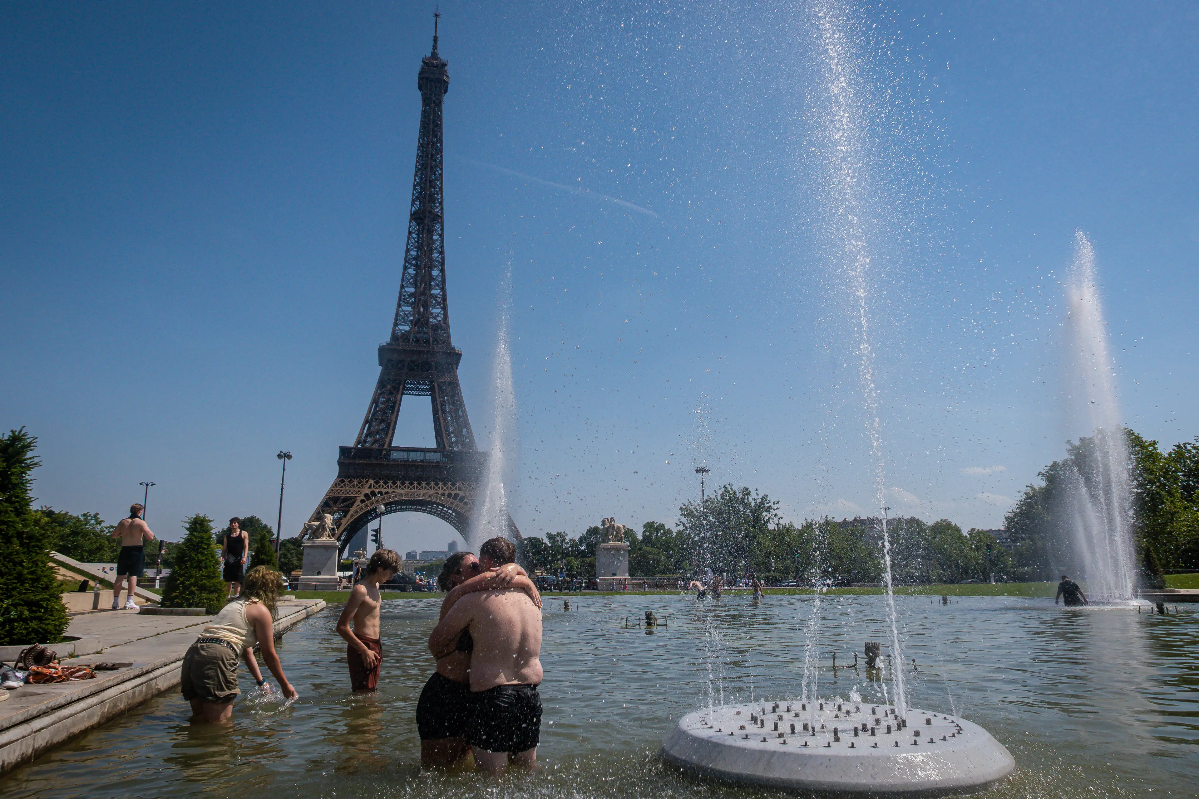 People seen taking a dip in the Warsaw Fountain amid the staggering temperatures sweeping across France (Annice Lyn/Getty Images)