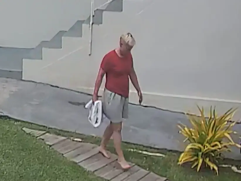 Footage captured the mum leaving the rental (findliz.com)