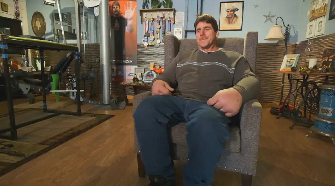 Jeff Dabe's forearm has a 19 inch circumference.