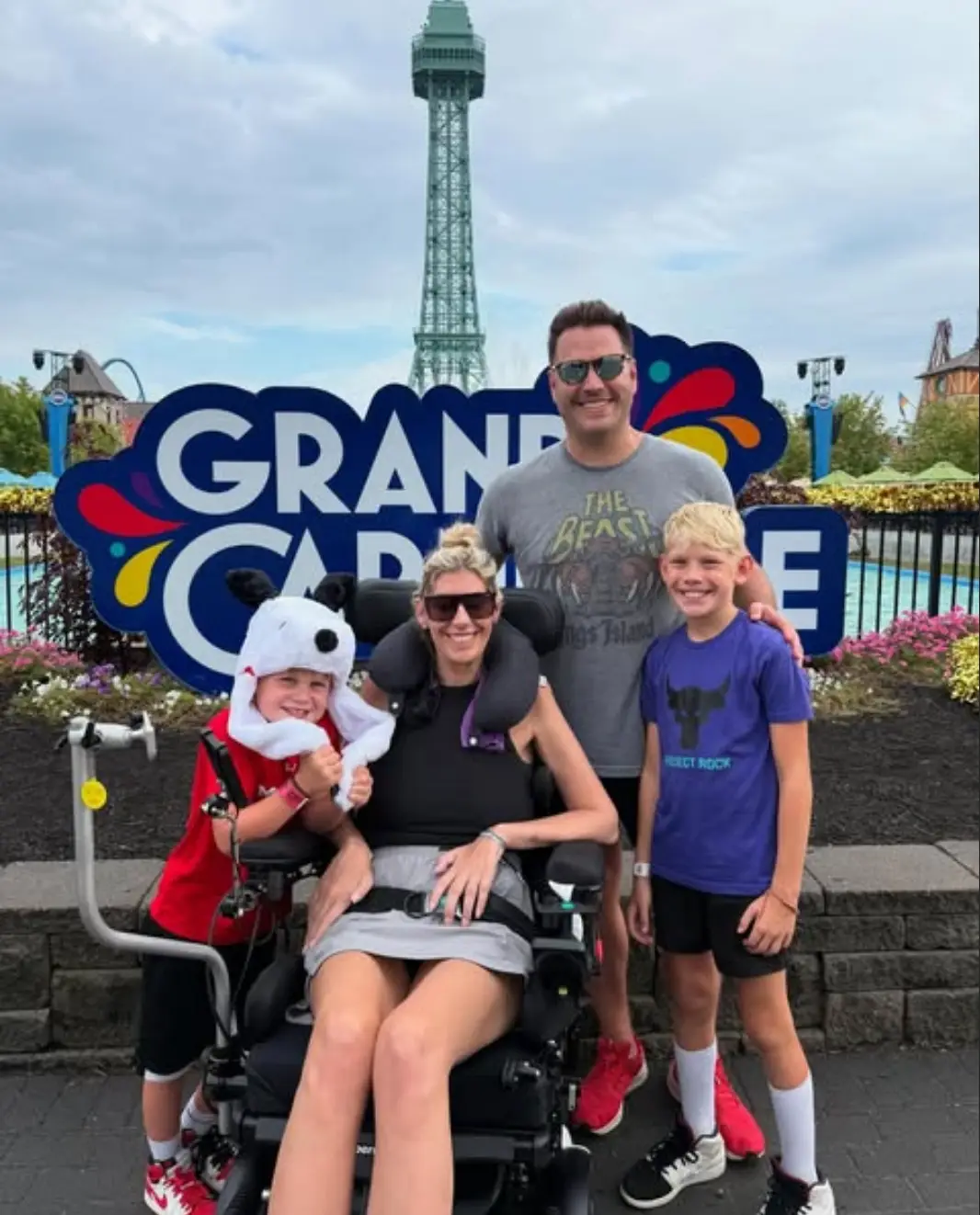 Amanda with her husband and two sons (Instagram/Sara Bennett)