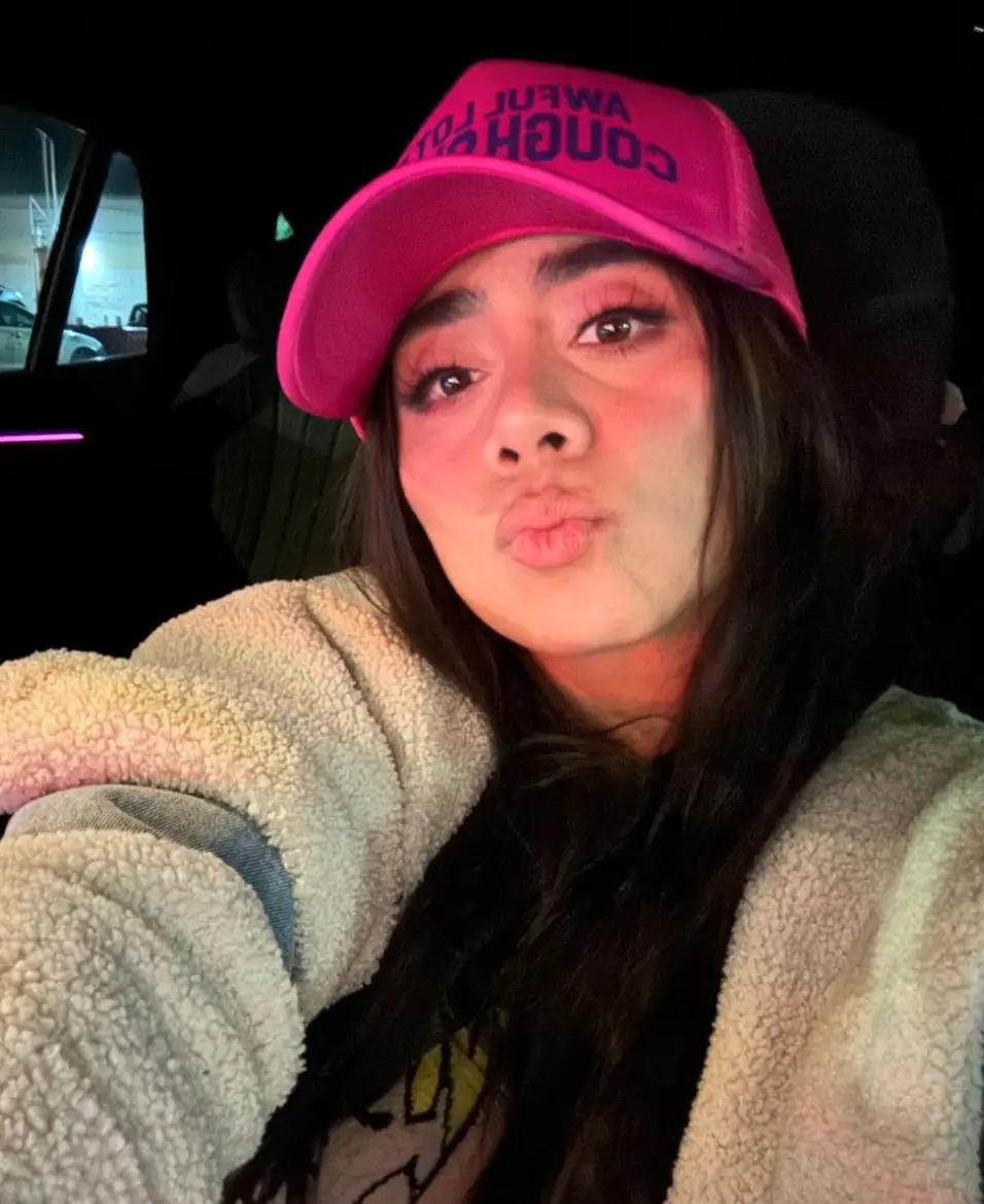 The adult film star says she likes it when a man 'worships' her. (Instagram/@waifuviolet)