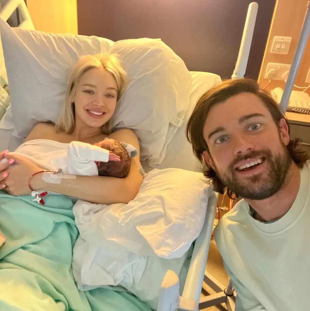 Jack Whitehall's has announced the birth of he and Roxy Horner's first child.