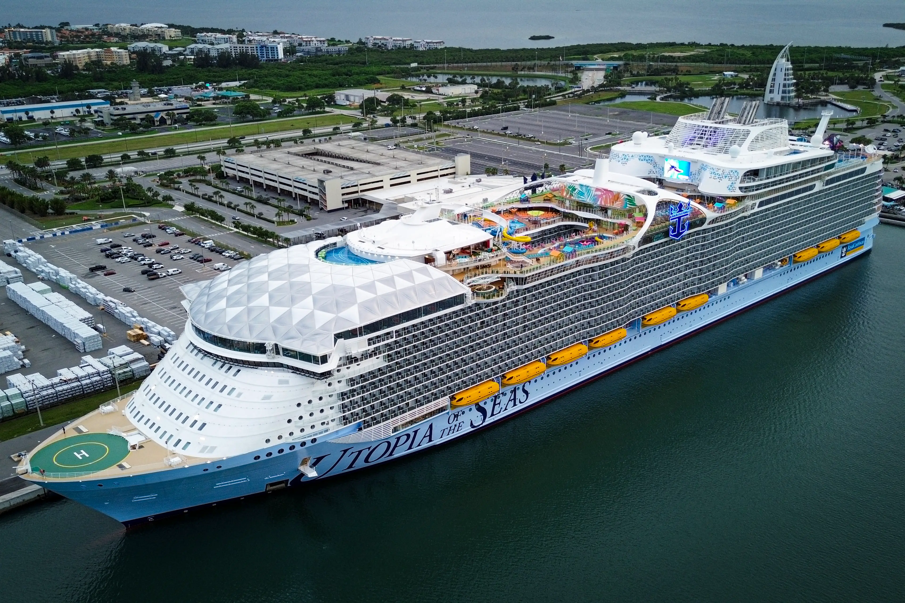 Royal Caribbean passengers now have more choice at no extra cost (MIGUEL J. RODRIGUEZ CARRILLO/AFP via Getty Images)