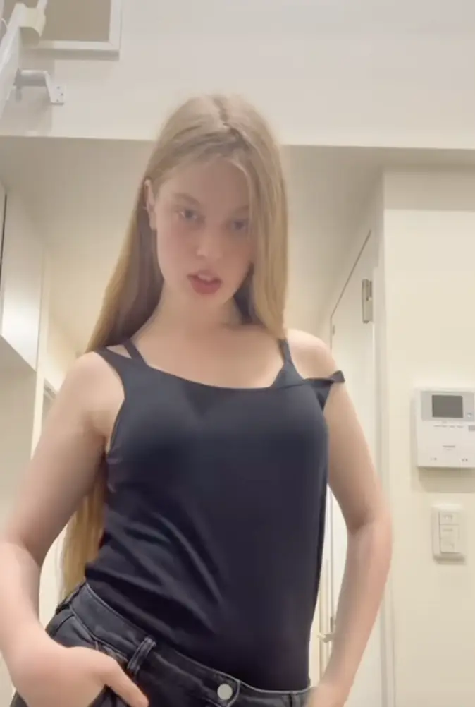 Vivian has taken to wearing disguises. (vivllainous/Instagram)